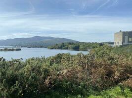 ein Aussicht von das Norden Wales Landschaft in der Nähe von montieren schneebedeckt auf ein sonnig Tag foto