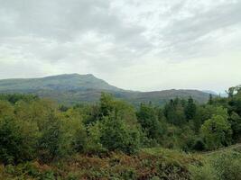 ein Aussicht von das Norden Wales Landschaft in der Nähe von llyn mawr im Snowdonia foto