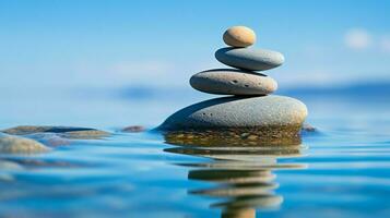 Stein Kieselstein Balance auf Blau Wasser Hintergrund foto