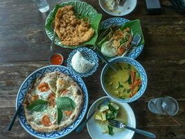 Essen trinken Mahlzeit Frische gesund Essen Gemüse bereit zu Essen Mittagessen Abendessen Frühstück Thailand Siam Essen Suppe würzen traditionell Kultur Pfeffer Soße Kraut Restaurant köstlich Bohnenkraut Zwiebel Reis Salat foto