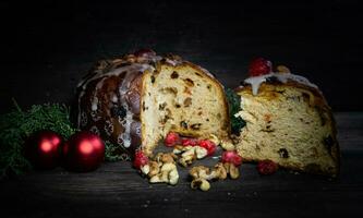 Panettone mit Früchte zum Weihnachten foto