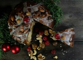 Panettone mit Früchte zum Weihnachten foto