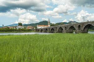 das römisch Brücke beim ponte de Lima, Portugal. foto