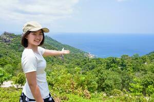 Frauen Tourist auf Standpunkt beim koh tao foto