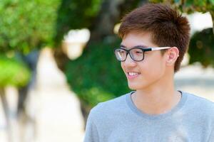 asiatisch gut aussehend Teenager Junge foto