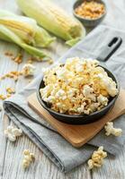 lecker gesalzen hausgemacht Popcorn foto