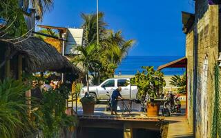 puerto escondido Oaxaca Mexiko 2023 typisch schön bunt Tourist Straße Bürgersteig Stadt puerto escondido Mexiko. foto