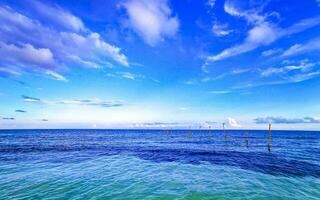 tropischer karibischer strand klares türkisfarbenes wasser playa del carmen mexiko. foto