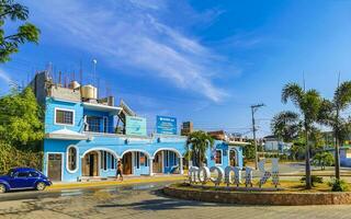 puerto escondido Oaxaca Mexiko 2023 typisch schön bunt Tourist Straße Bürgersteig Stadt puerto escondido Mexiko. foto