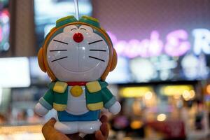 Samut Prakan, Thailand - - Oktober 11, 2023 trinken Tasse Doraemon zu fördern das Film von Doraemon das Film 2023 Nobitas Himmel Utopie. von sf Kino Stadt. foto