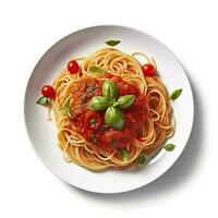 köstlich Teller von Spaghetti mit Tomate Soße auf ein Weiß Hintergrund generativ ai foto