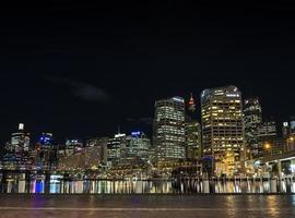 Darling Harbour moderne Skyline in Zentral-Sydney Australien bei Nacht foto