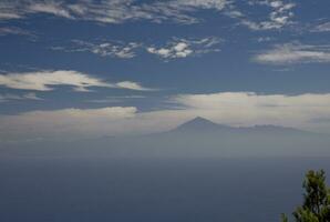 Sommer- natürlich Landschaft von das Kanarienvogel Insel Gomera im Spanien foto