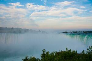 das Schönheit und Imponenz von Niagara Stürze im Kanada foto