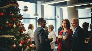 ai generativ Geschäft Menschen im Weihnachten Büro Sozial sammeln, treffen, Party foto
