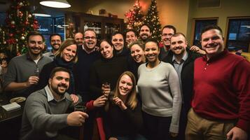 ai generativ Geschäft Menschen im Weihnachten Büro Sozial sammeln, treffen, Party foto