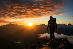 Wanderer auf das oben von das Berg suchen beim das schön Landschaft Sonnenuntergang ai generiert foto