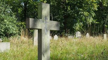 Gräber und Kreuze beim gotisch Friedhof foto