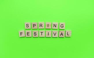 Januar 22, Chinesisch Neu Jahr, Frühling Festival, minimalistisch Banner mit hölzern Briefe foto