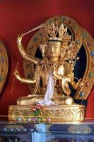 goldene buddhistische Statue foto
