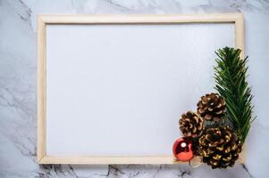 Modell des Flipcharts auf dem Zementboden mit Weihnachten foto