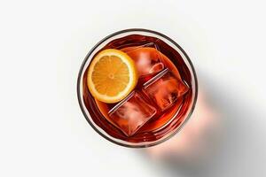 Glas von lecker alkoholisch Negroni Cocktail mit Orange Scheibe , oben Aussicht ai generativ foto