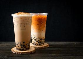 taiwanischer Milchtee und thailändischer Milchtee mit Blasen foto