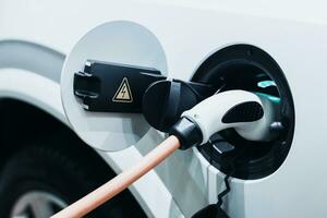 Laden ein elektrisch Auto Batterie Bahnhof, Neu innovativ Technologie ev elektrisch Fahrzeug foto