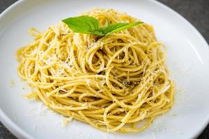 Pesto Spaghetti Pasta - vegetarisches Essen foto