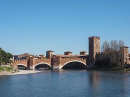 Castelvecchio-Brücke auch bekannt als Scaliger-Brücke in Verona foto