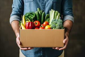 Mann halten Lebensmittelgeschäft Einkaufen Tasche voll von frisch Gemüse und Früchte Stehen im das Supermarkt. Essen Lieferung Service. generativ ai foto