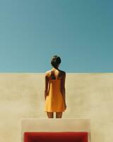 ein Frau sieht aus gegenüber ein Mauer auf oben von ein hügel. Szene mit minimalistisch Design und Einfachheit.. generativ ai foto