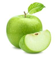 ein grüner Apfel und ein Viertelstück isoliert auf weißem Hintergrund foto