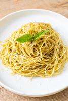 Pesto Spaghetti Pasta - vegetarisches Essen foto