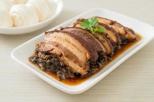 Dampfbauchschweinefleisch mit Senfkohl-Rezepten oder Mei Cai Kou Rou