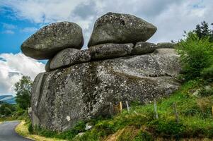 das Pyramide von Gaux, Lozère, Frankreich foto