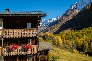 Landschaft von das schweizerisch Alpen im Herbst foto