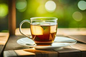 ein Tasse von Tee mit Eis und ein Löffel auf ein hölzern Tisch. KI-generiert foto