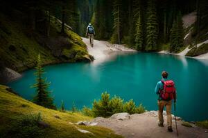 zwei Menschen mit Rucksäcke sind Stehen beim das Kante von ein See. KI-generiert foto