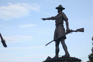 Gorontalo, Indonesien - - September 07, 2022 - - Nani Wartaknochen Monument beim Taruna Remaja Platz foto
