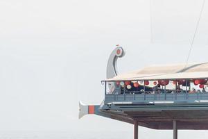 Jalta 2021- das Restaurant ist in Form eines Schiffes gestaltet foto