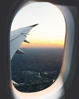 Flugzeugansicht aus dem Fenster foto
