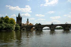 Prag Tschechisch Republik 18 06 2022 . Prag ist das Hauptstadt von das Tschechisch Republik, Dehnen entlang beide Banken von das Moldau Fluss. foto