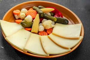 Raclette Käse Mahlzeit Gemüse Snack Essen Kochen Vorspeise Mahlzeit Essen Snack auf das Tabelle foto