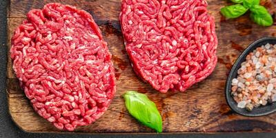 roh Schnitzel frisch Rindfleisch Fleisch Hamburger köstlich gesund Essen Kochen Vorspeise Mahlzeit Essen Snack auf das Tabelle Kopieren Raum foto