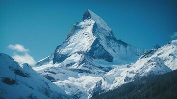 ein makellos Schnee bedeckt Berg Gipfel ai generativ foto
