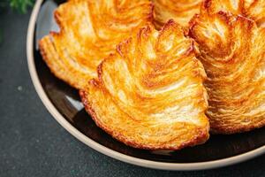 Weihnachten Kekse Süss Dessert Puff Gebäck Kekse Puff sfoglie Urlaub behandeln Neu Jahr und Weihnachten Feier Mahlzeit Essen Snack auf das Tabelle Kopieren Raum Essen Hintergrund rustikal oben Aussicht foto