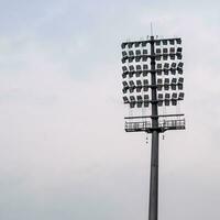 Kricket Stadion Flut Beleuchtung Stangen beim Delhi, Indien, Kricket Stadion Beleuchtung foto