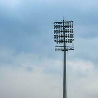 Kricket Stadion Flut Beleuchtung Stangen beim Delhi, Indien, Kricket Stadion Beleuchtung foto