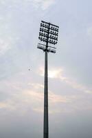 Kricket Stadion Flut Beleuchtung Stangen beim Delhi, Indien, Kricket Stadion Beleuchtung foto